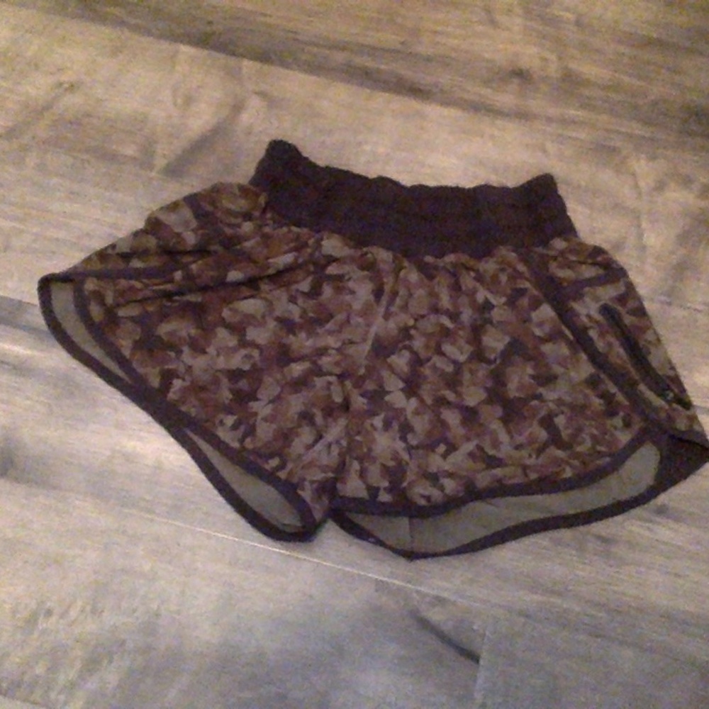 Camouflage LULU LEMON shorts